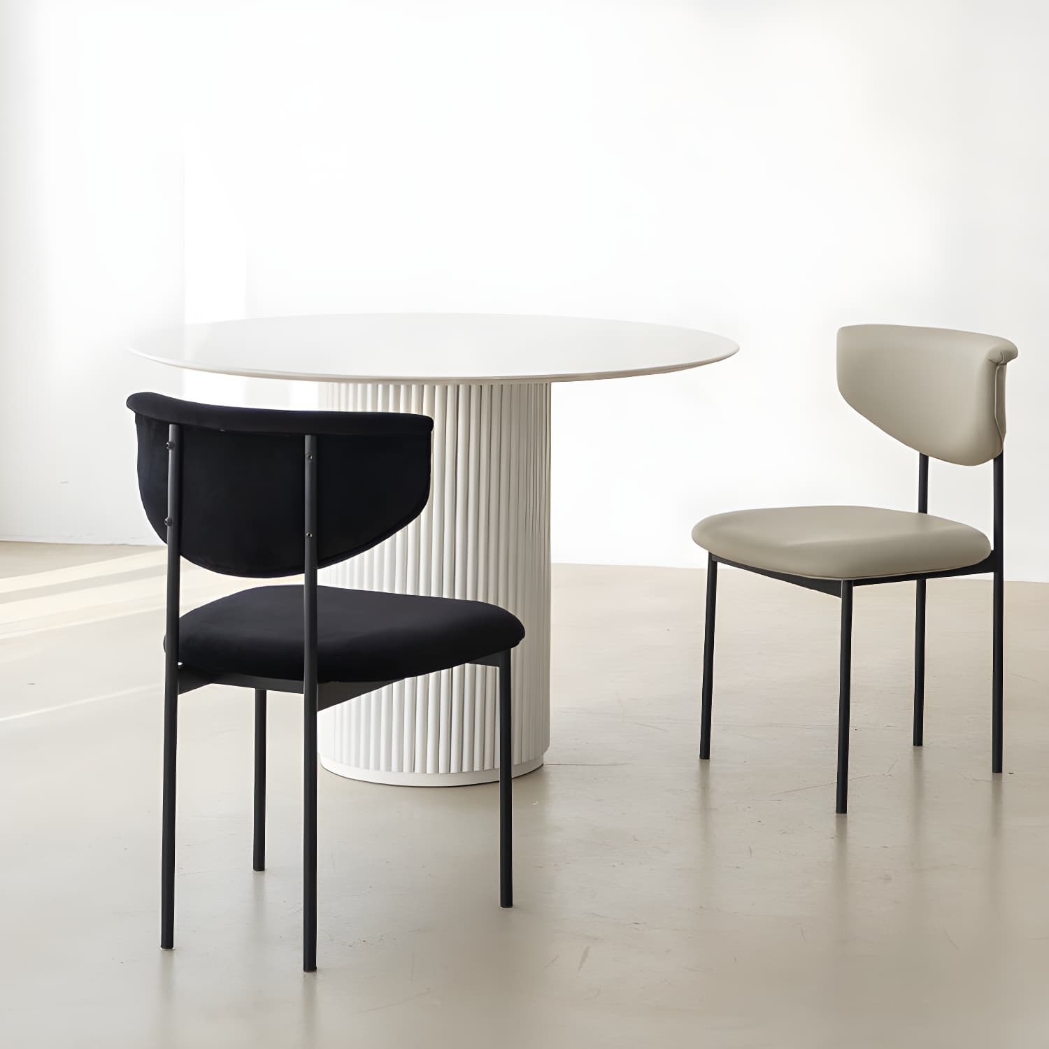 Solid Wood Dining Table Round Modern Pedestal Dining Table for Home Use - image 6