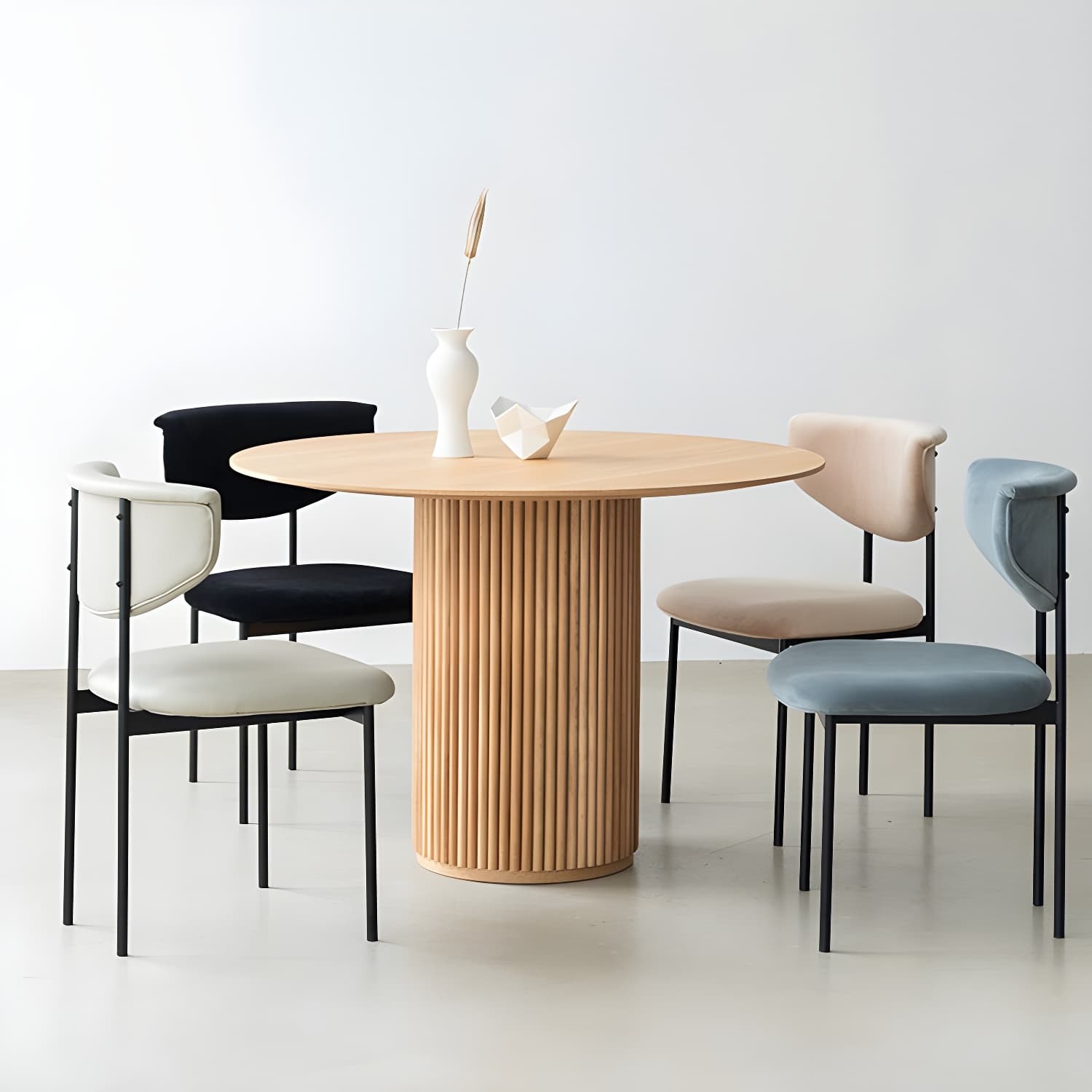 Solid Wood Dining Table Round Modern Pedestal Dining Table for Home Use - image 5