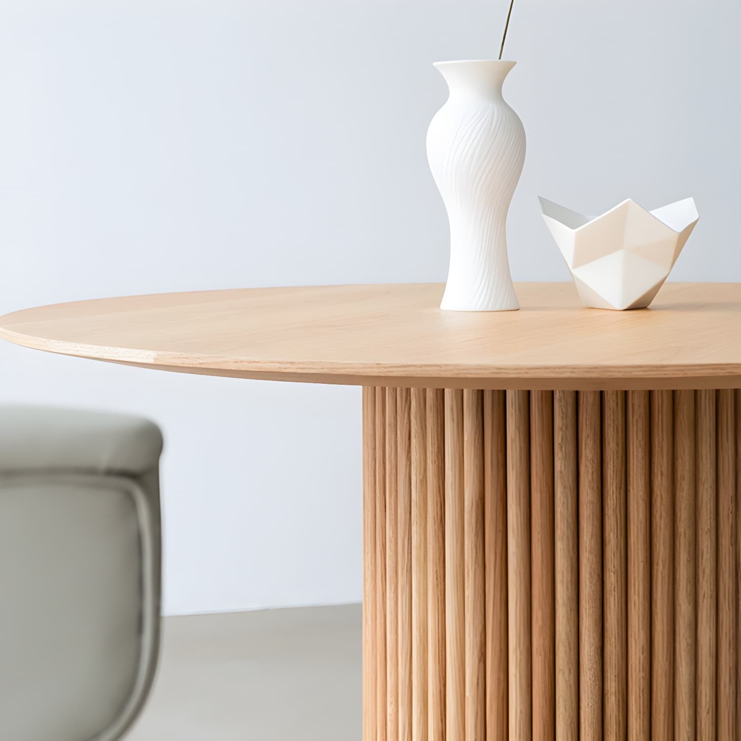 Solid Wood Dining Table Round Modern Pedestal Dining Table for Home Use - image 9