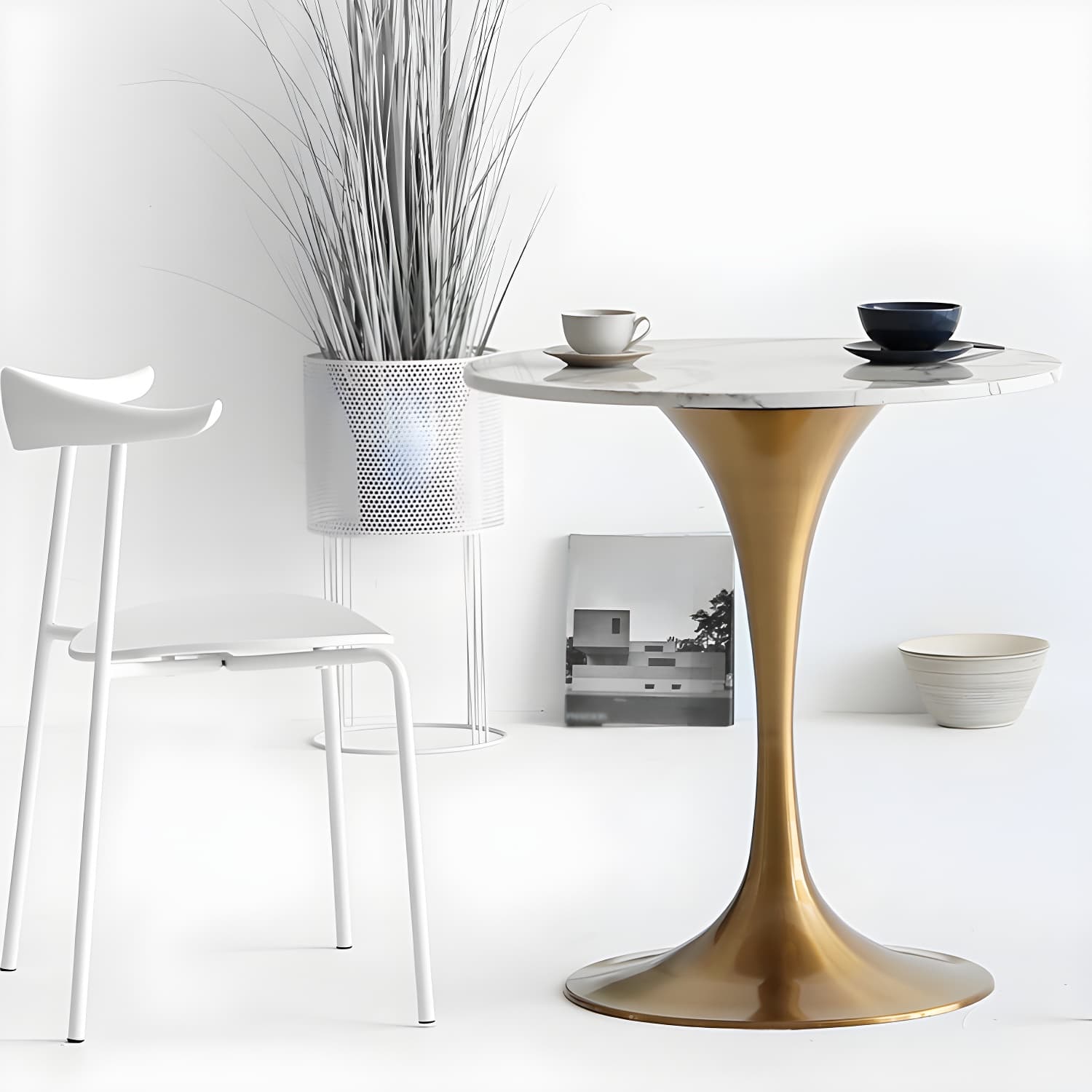 Metal Modern Round Dining Table Marble Top Indoor Table with Tulip Base