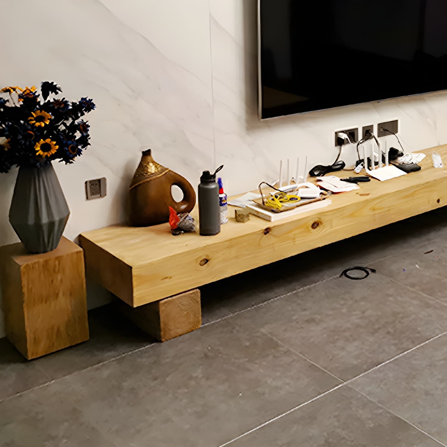 Scandinavian Natural TV Stand Console in Pine Wood - 15.7" H - image 7