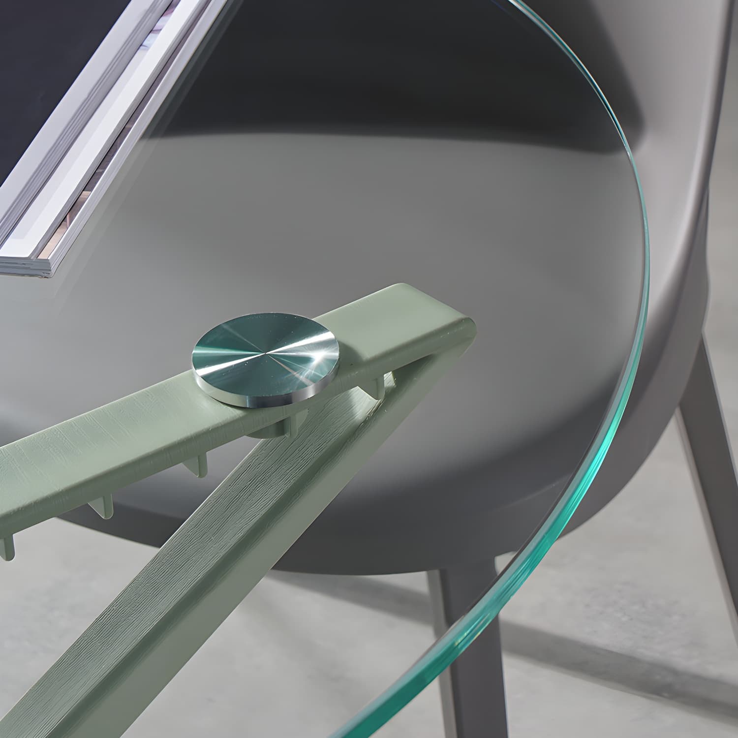 31.5" Modern Style Dining Table Round Glass Pedestal Dining Table for Home Use - image 13