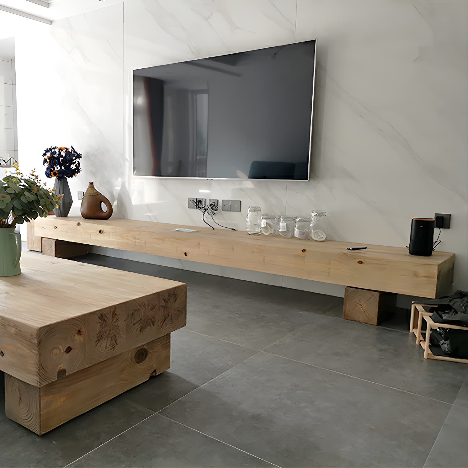 Scandinavian Natural TV Stand Console in Pine Wood - 15.7" H