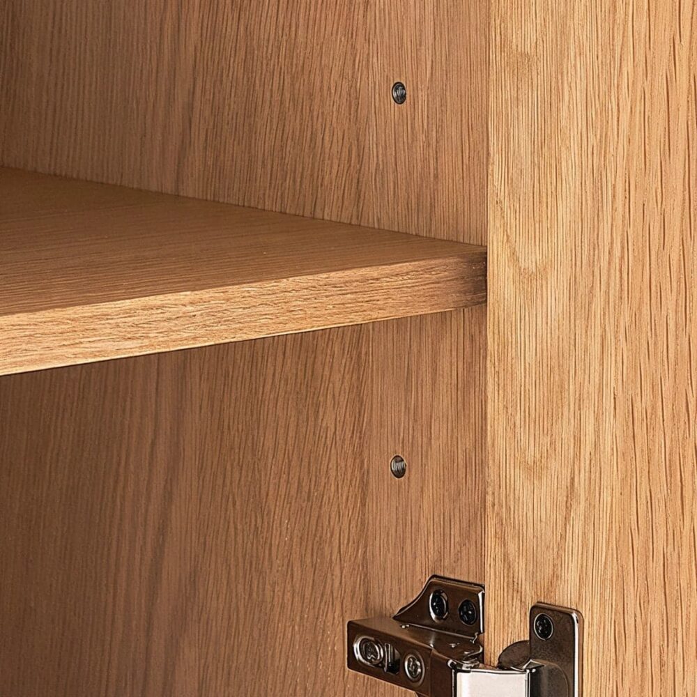 etail_view_oak_veneer_cabinet_shelf_hinge_hardware.jpg Close-up of a