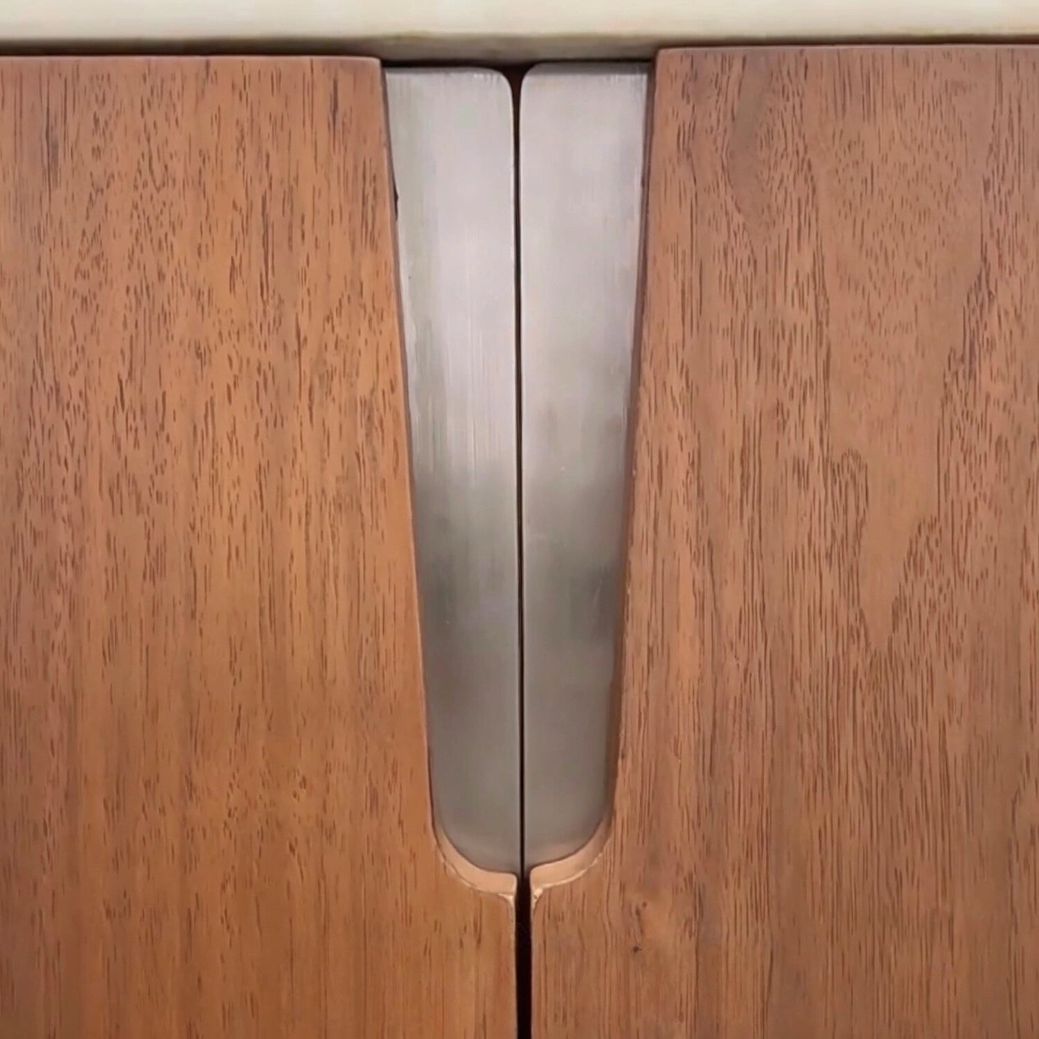 stainless_accent_between_walnut_doors_oval_sideboard.jpg Modern luxury oval walnut sideboard