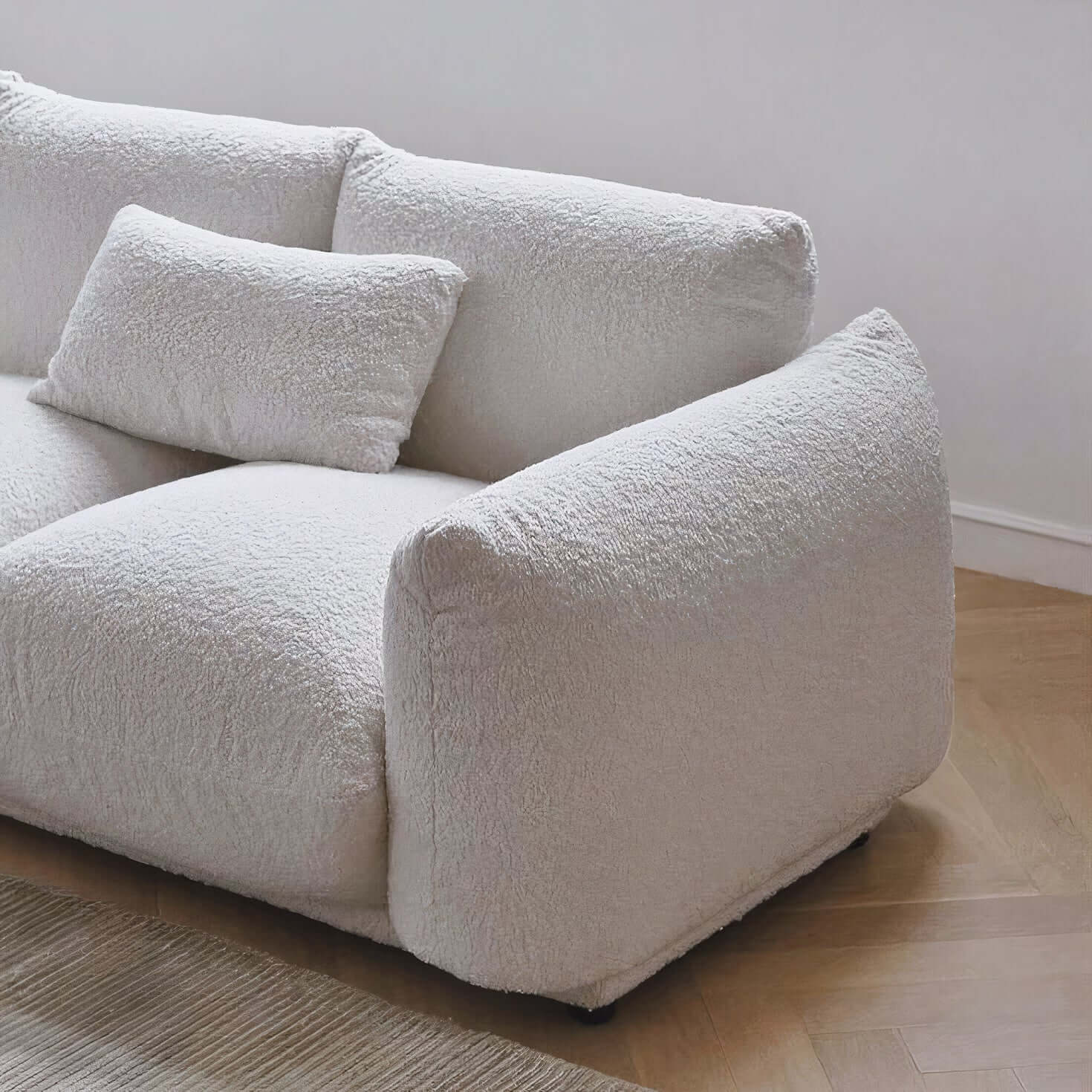 411246225_17881511264989548_4115301855685590837_n_auto_x2_toned_light_ai.jpg Jayleen sofa, a