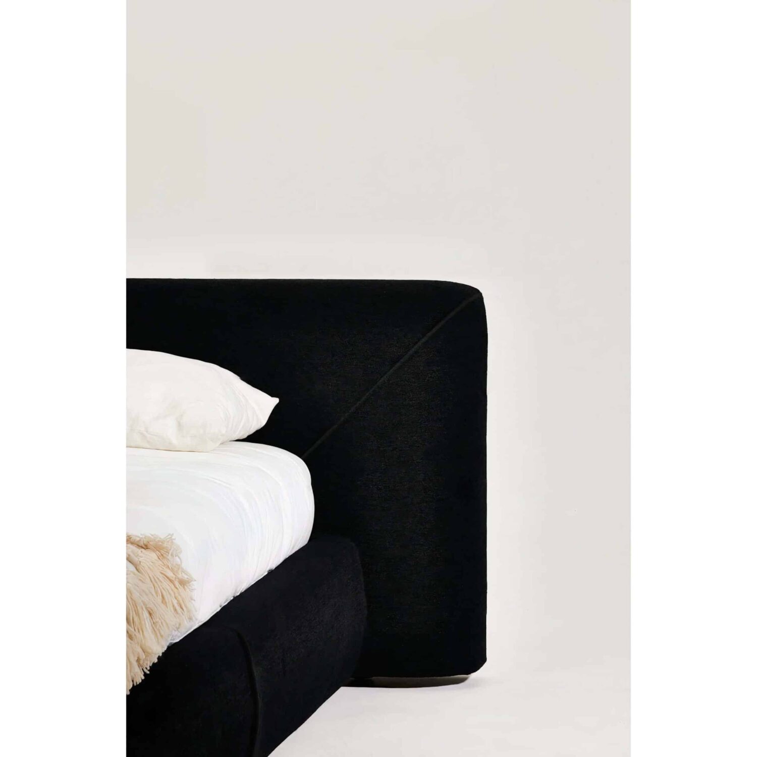 H0378e9b3647d4f10819aaefc61ba3519v_LE_auto_x2_704ef6c6-03a6-43f9-972b-488fb14cdedc.jpg Modern black