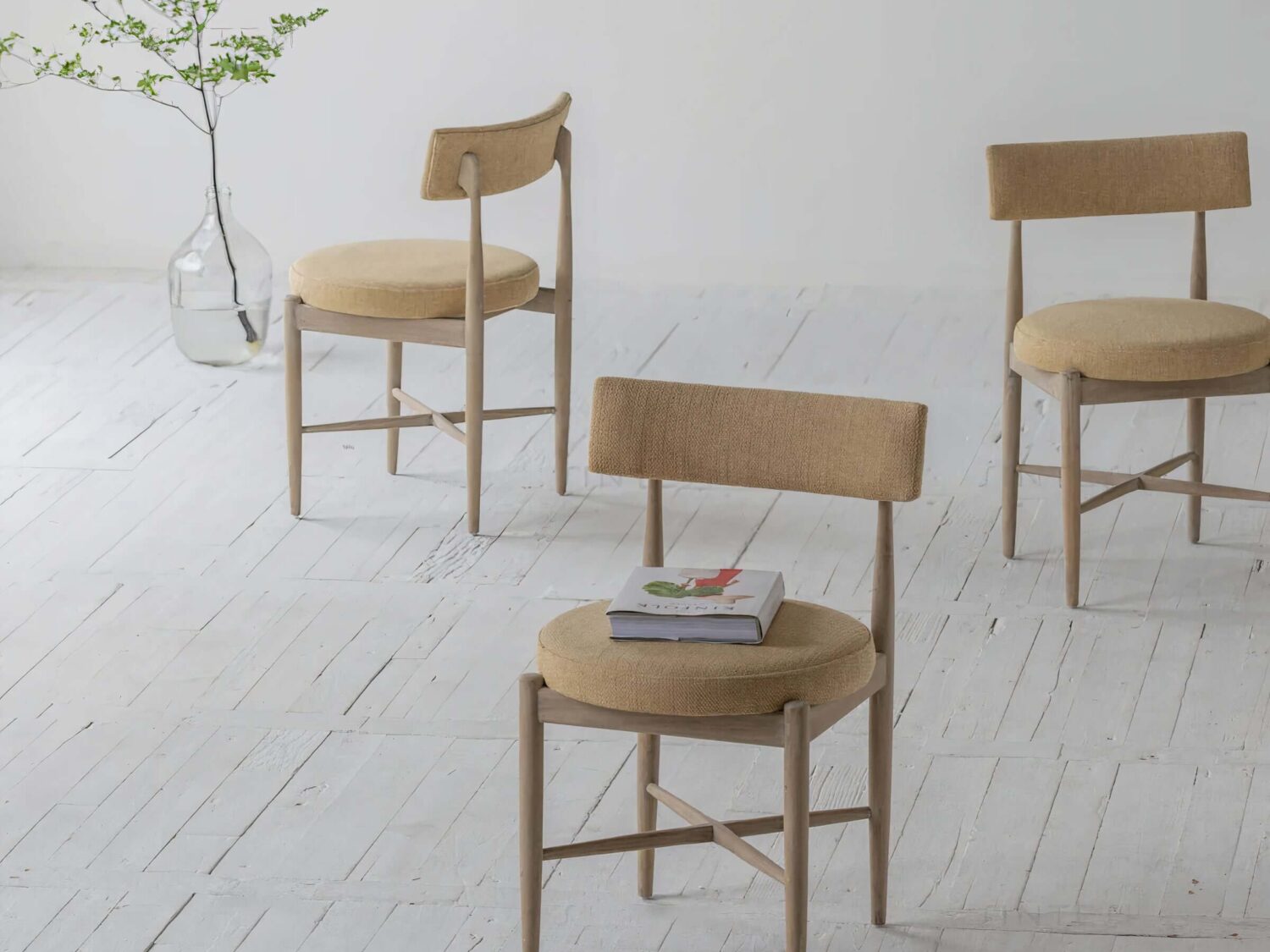 H3eea216f743e40119561077d0006e771e_LE_auto_x2_f952d1ac-38f9-4f03-bab7-01d8587c3872.jpg Nimo Scandinavian dining chair