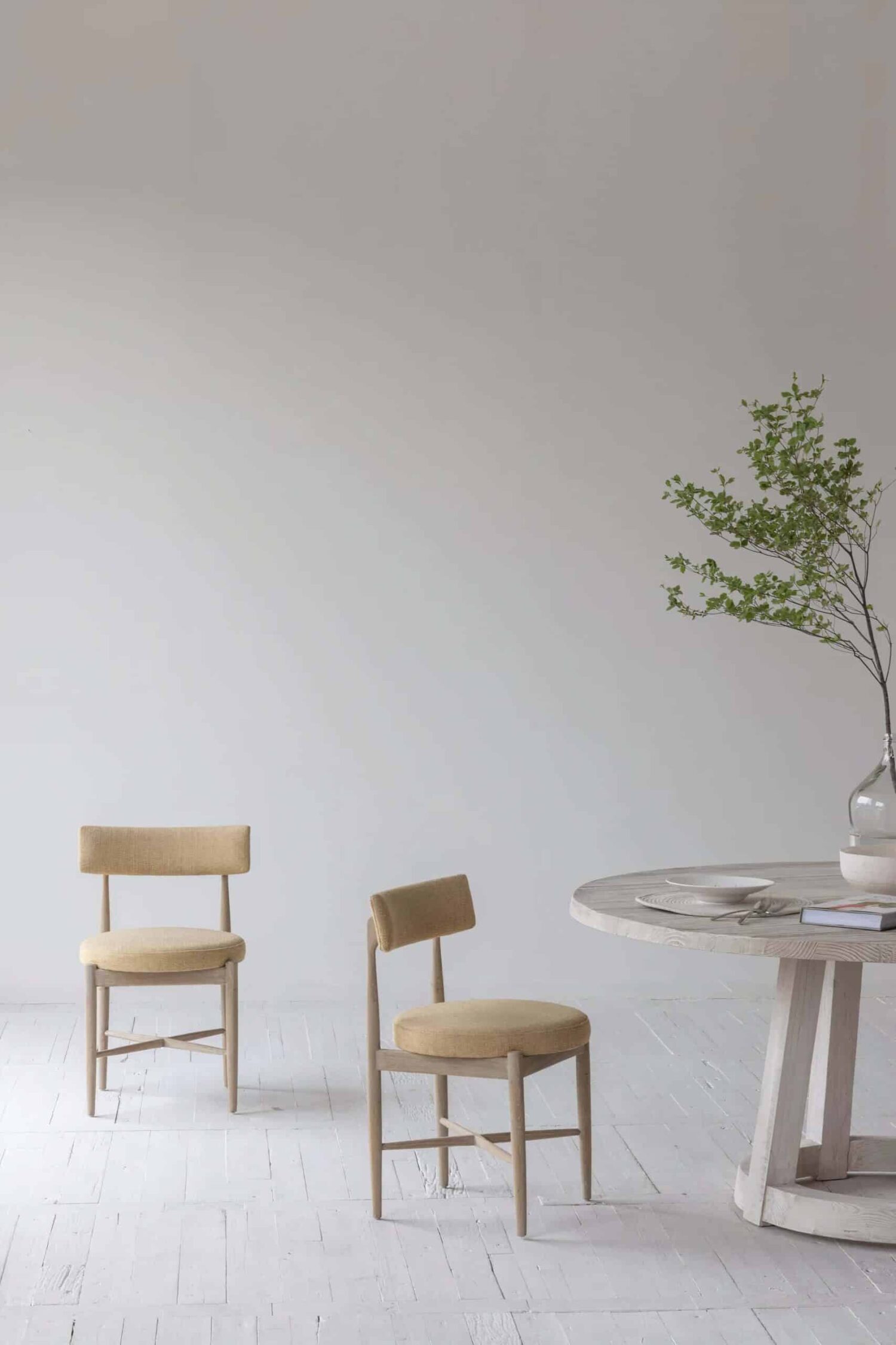 H4fe024724aac47f8955e8005739dc0965_LE_auto_x2_4b0a402d-2d31-42f3-9093-13502958ed10.jpg Minimalist Nimo dining