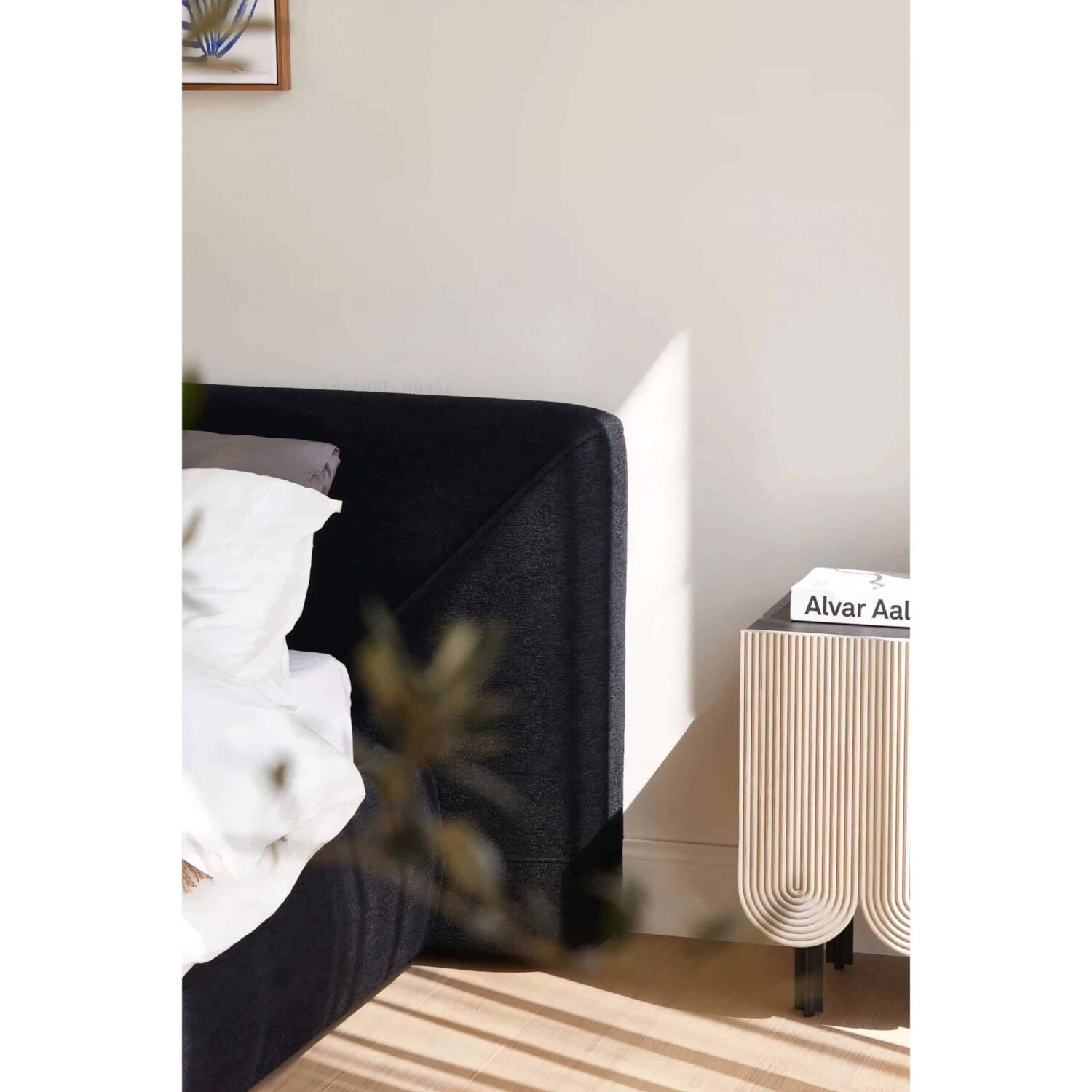 H76ff18ec23ed4cbc9f4f06712fb111feX_LE_auto_x2_30ba36b9-69b7-4602-9128-6862dc67d6df.jpg Modern black