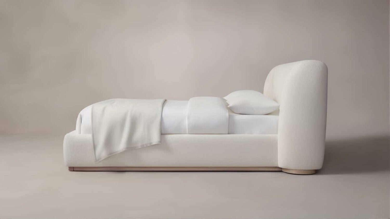 H95a9d28e8d0847dab3d19ca33e34729c8_LE_upscale_balanced_x2_6ddffe4c-2b79-46e2-8c70-8bcd928fae80.jpg Sofia Bed with neutral bou