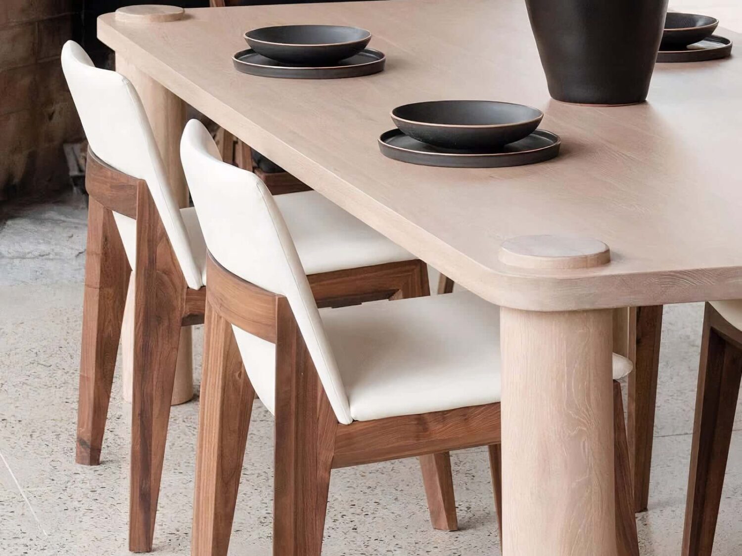 Lilia Dining Table with