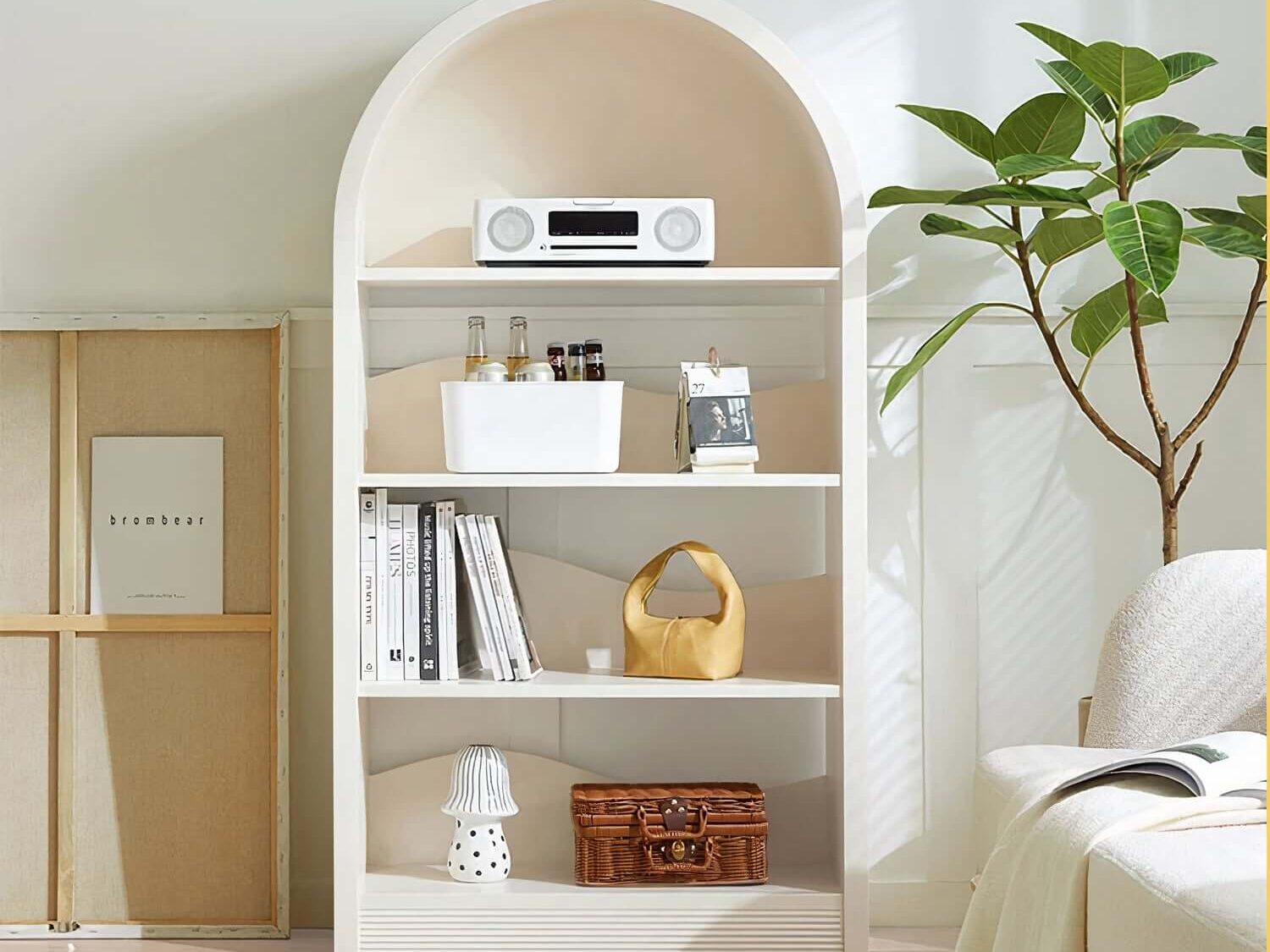 H9f1bd56ab9dd42b5971c9ed50e7737c4i_LE_auto_x2_68e65d21-e8a1-4a98-9a8b-17d184a61701.jpg White Grazia Cabinet with