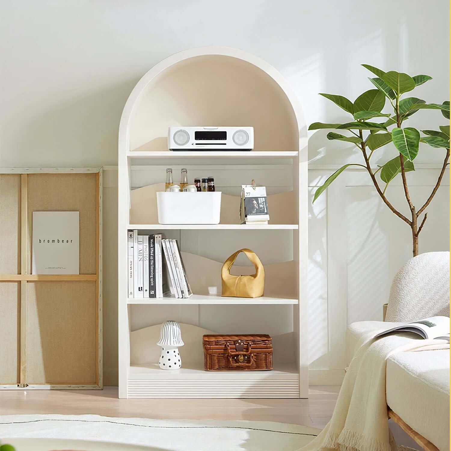 H9f1bd56ab9dd42b5971c9ed50e7737c4i_LE_auto_x2_68e65d21-e8a1-4a98-9a8b-17d184a61701.jpg White Grazia Cabinet with