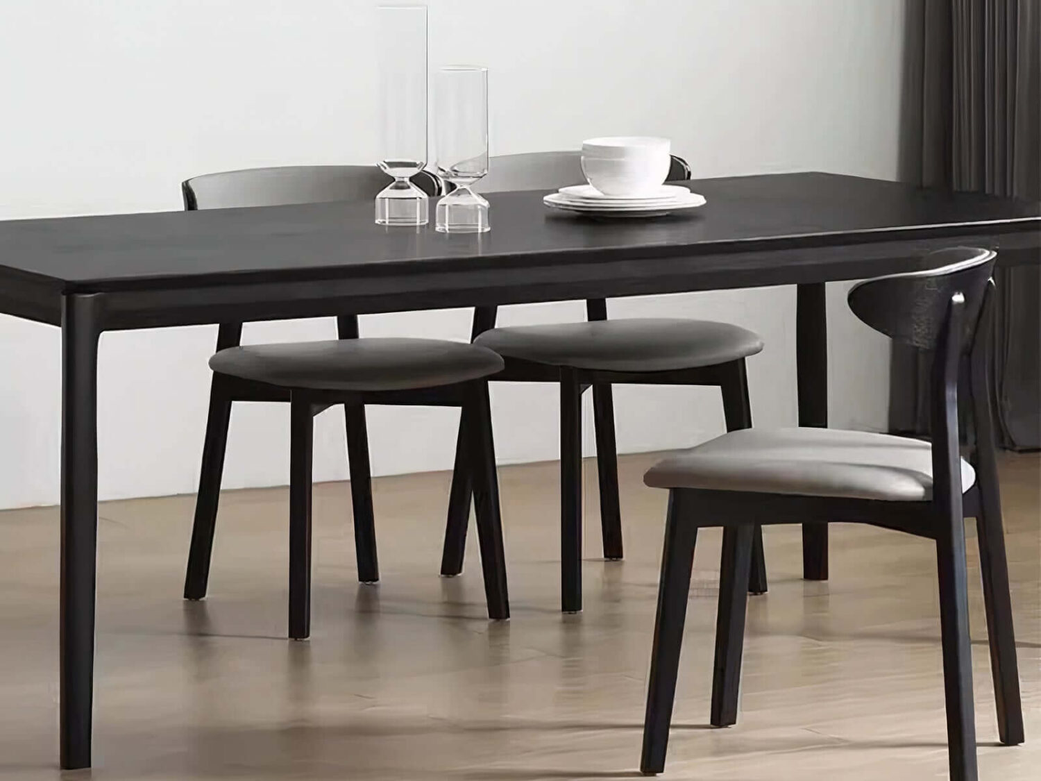 Hc3c8f25dd41f4244b1e0a7dd428f461b6_LE_auto_x2_e775ded0-cc79-476c-abd5-aae1918dc618.jpg Ash wood and leather