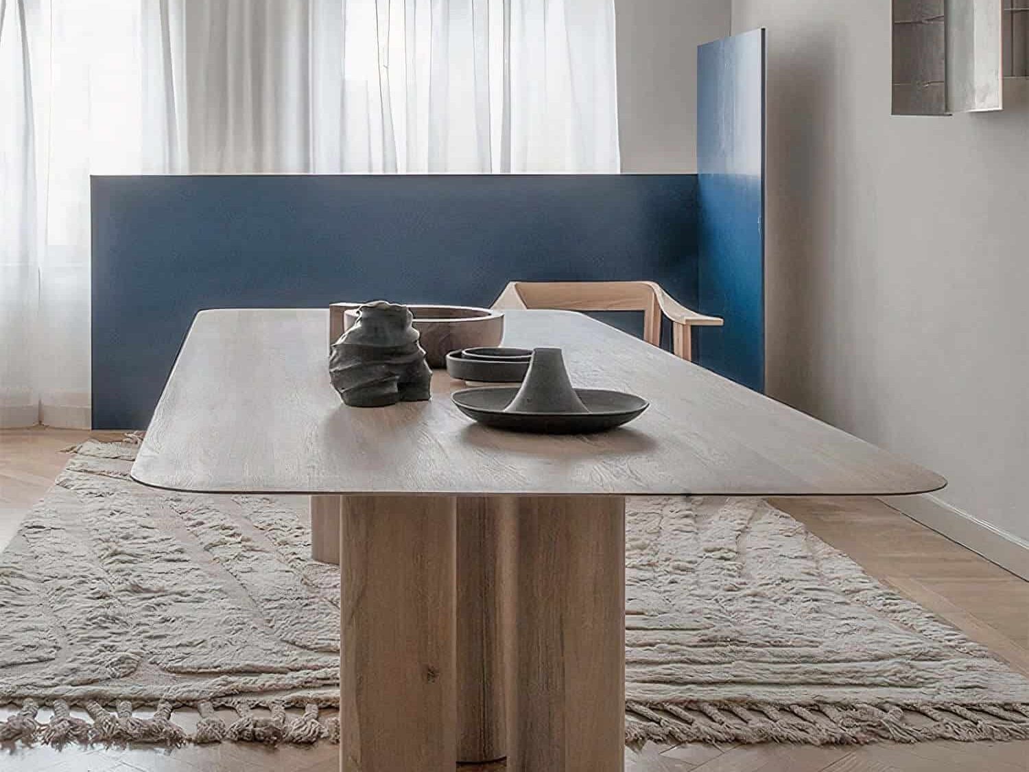 Hef32ebc9087342298f8bae2c570b3637m_auto_x2_c27e2771-e013-44ad-93fc-6a2540458b44.jpg Hugo dining table with a