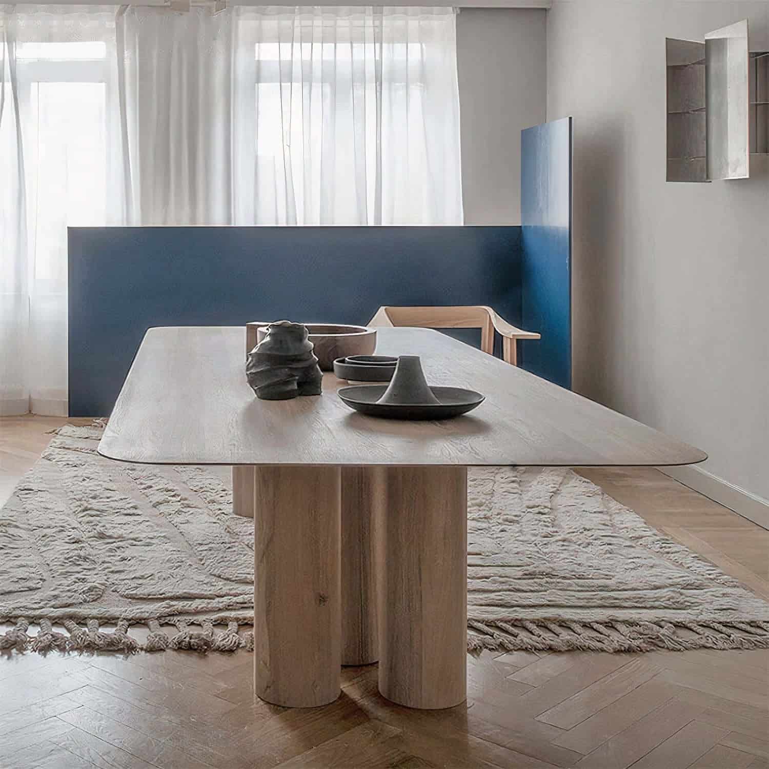 Hef32ebc9087342298f8bae2c570b3637m_auto_x2_c27e2771-e013-44ad-93fc-6a2540458b44.jpg Hugo dining table with a