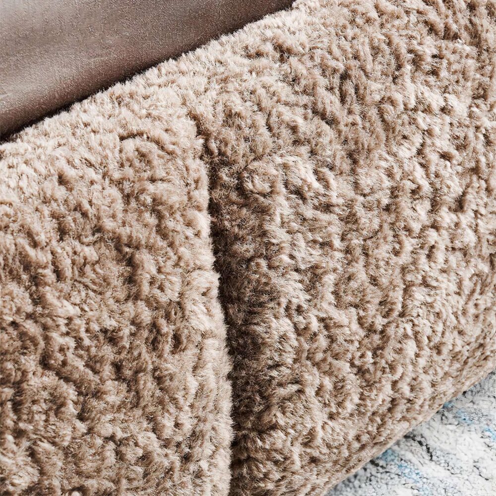 Hf48ac6fbdc22442db036edb3d997dab9b_LE_auto_x2_6b111fb0-c970-4a68-b161-675b7959af30.jpg Modern Sherpa fabric bed