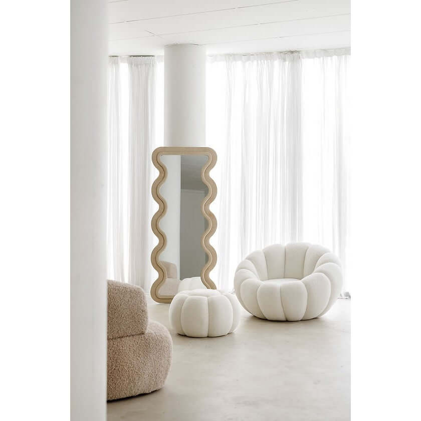 f0b63e_0f725951a45045408e00982dc695b3e1_mv2.jpg Cream boucle armchair with