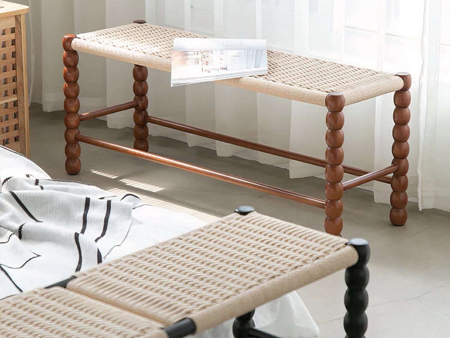Cielo bench with hand