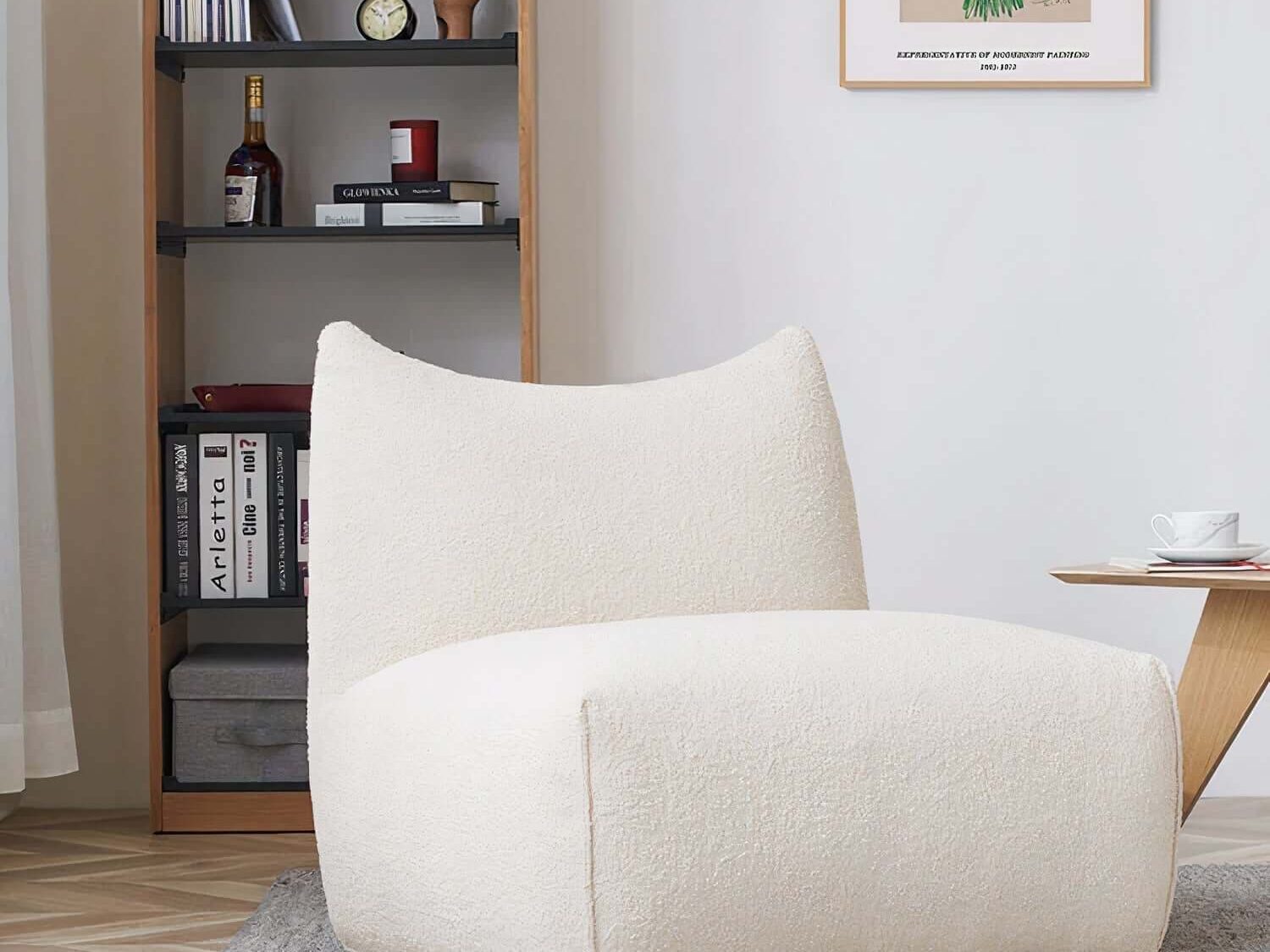 Brielle chair with rounded