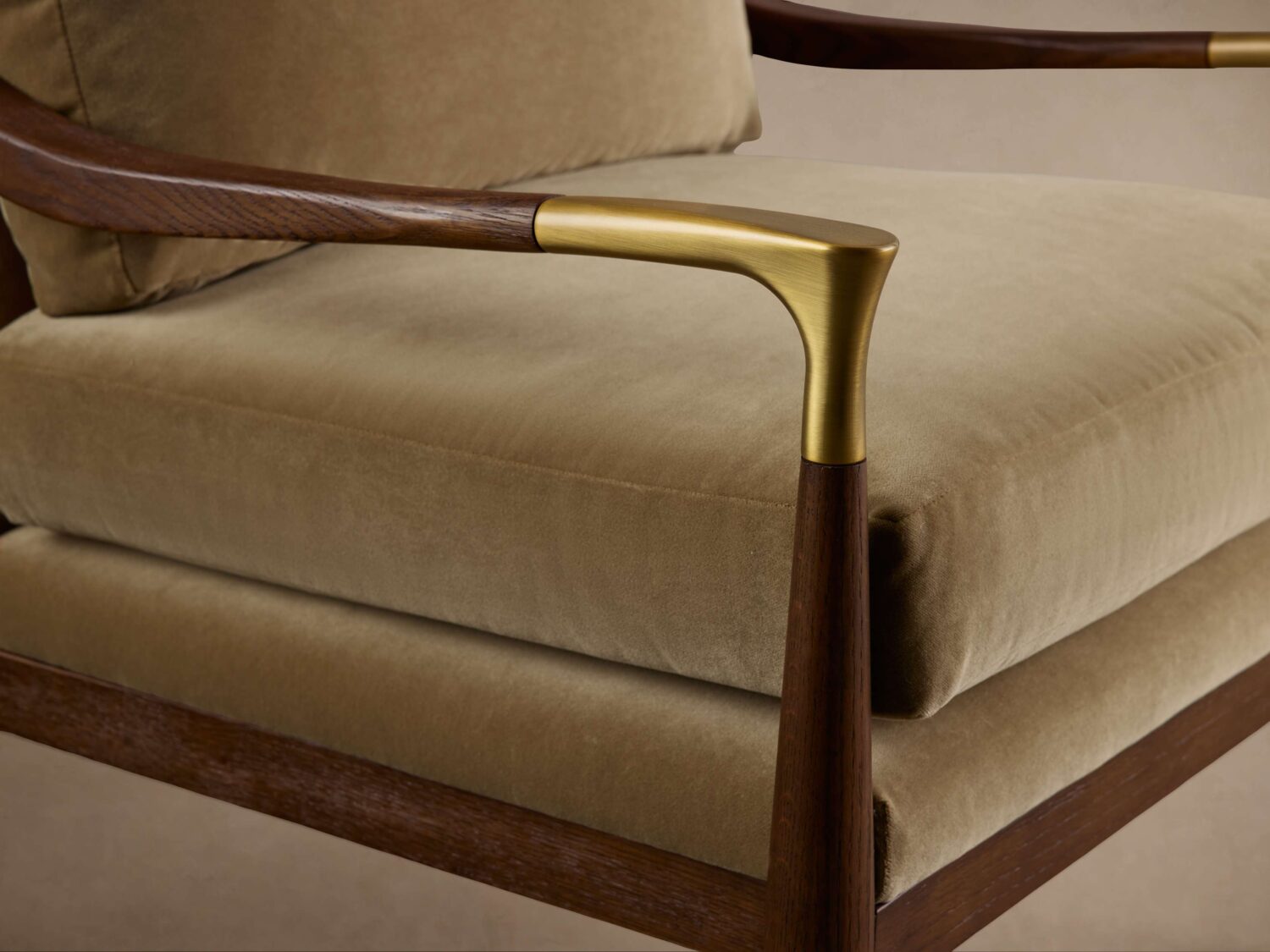 10ARHCHRBT_H251202 10ARHCHRBT H251202